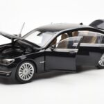 BMW 750Li F02 Facelift Carbon Čierny Kyosho 1:18 - image 2 of 8