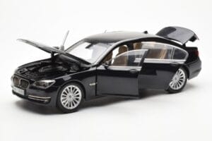 BMW 750Li F02 Facelift Carbon Čierny Kyosho 1:18 08784BK Kov – obrázok 2 z 8