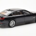 BMW 750Li F02 Facelift Carbon Čierny Kyosho 1:18 - image 3 of 8