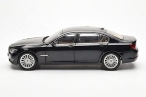 BMW 750Li F02 Facelift Carbon Čierny Kyosho 1:18 08784BK Kov – obrázok 4 z 8