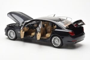 BMW 750Li F02 Facelift Carbon Čierny Kyosho 1:18 08784BK Kov – obrázok 5 z 8