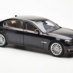 BMW 750Li F02 Facelift Carbon Čierny Kyosho 1:18 - image 6 of 8