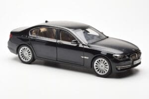 BMW 750Li F02 Facelift Carbon Čierny Kyosho 1:18 08784BK Kov – obrázok 6 z 8