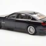 BMW 750Li F02 Facelift Carbon Čierny Kyosho 1:18 - image 7 of 8