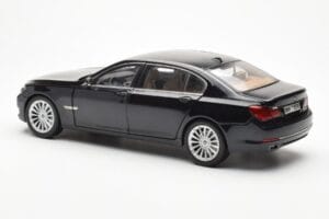 BMW 750Li F02 Facelift Carbon Čierny Kyosho 1:18 08784BK Kov – obrázok 7 z 8