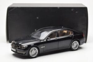 BMW 750Li F02 Facelift Carbon Čierny Kyosho 1:18 08784BK Kov – obrázok 8 z 8