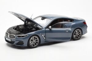 BMW 850i G15 Barcelona Blue Metallic Norev 1:18 80432450995 Kov – obrázok 2 z 8