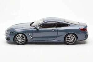 BMW 850i G15 Barcelona Blue Metallic Norev 1:18 80432450995 Kov – obrázok 4 z 8