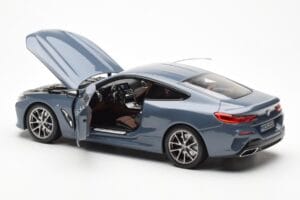 BMW 850i G15 Barcelona Blue Metallic Norev 1:18 80432450995 Kov – obrázok 5 z 8
