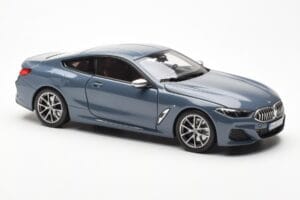 BMW 850i G15 Barcelona Blue Metallic Norev 1:18 80432450995 Kov – obrázok 6 z 8