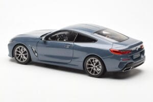 BMW 850i G15 Barcelona Blue Metallic Norev 1:18 80432450995 Kov – obrázok 7 z 8