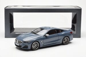 BMW 850i G15 Barcelona Blue Metallic Norev 1:18 80432450995 Kov – obrázok 8 z 8
