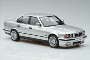 BMW Alpina B10 4.6 E34 Strieborný MCG 1:18 MCG18231 Kov – obrázok 4 z 5