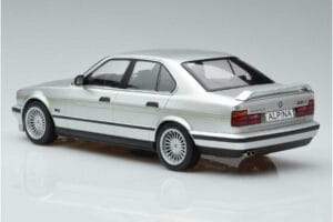 BMW Alpina B10 4.6 E34 Strieborný MCG 1:18 MCG18231 Kov – obrázok 5 z 5