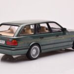 BMW Alpina B10 E34 Touring Tmavo Zelený MCG 1:18 - image 2 of 6