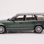 BMW Alpina B10 E34 Touring Tmavo Zelený MCG 1:18 - image 3 of 6