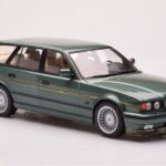BMW Alpina B10 E34 Touring Tmavo Zelený MCG 1:18 - image 4 of 6
