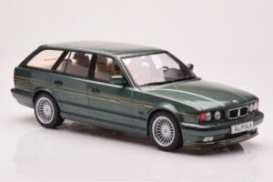 BMW Alpina B10 E34 Touring Tmavo Zelený MCG 1:18 MCG18331 Kov – obrázok 4 z 6