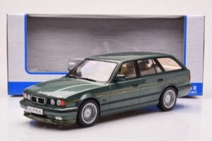 BMW Alpina B10 E34 Touring Tmavo Zelený MCG 1:18 MCG18331 Kov – obrázok 6 z 6