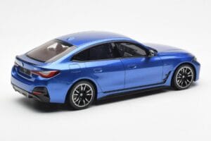 BMW i4 M50 G26 Modrý Otto 1:18 OT453 Živica – obrázok 2 z 6