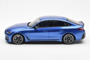 BMW i4 M50 G26 Modrý Otto 1:18 OT453 Živica – obrázok 3 z 6
