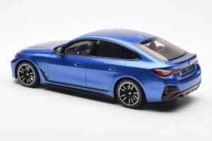 BMW i4 M50 G26 Modrý Otto 1:18 OT453 Živica – obrázok 5 z 6