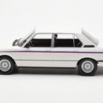 BMW M535i E12 Biely Norev 1:18 - image 3 of 5