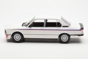 BMW M535i E12 Biely Norev 1:18 183265 Kov – obrázok 3 z 5
