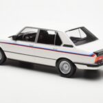 BMW M535i E12 Biely Norev 1:18 - image 4 of 5
