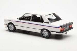 BMW M535i E12 Biely Norev 1:18 183265 Kov – obrázok 4 z 5