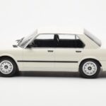 BMW M535i E28 Biely Norev 1:18 - image 3 of 6