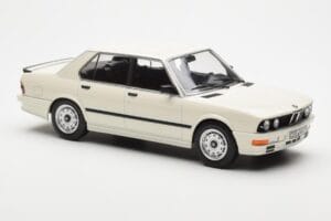 BMW M535i E28 Biely Norev 1:18 183260 Kov – obrázok 4 z 6