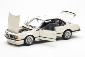 BMW M635 CSi E24 Biely Dealer Edition AUTOart 1:18 80430145829 Kov – obrázok 2 z 8