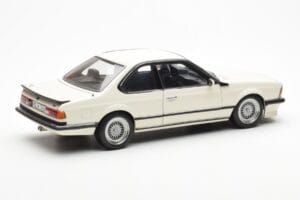 BMW M635 CSi E24 Biely Dealer Edition AUTOart 1:18 80430145829 Kov – obrázok 3 z 8