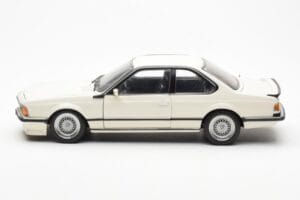 BMW M635 CSi E24 Biely Dealer Edition AUTOart 1:18 80430145829 Kov – obrázok 4 z 8