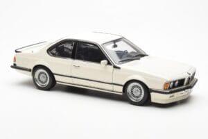 BMW M635 CSi E24 Biely Dealer Edition AUTOart 1:18 80430145829 Kov – obrázok 6 z 8