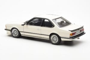 BMW M635 CSi E24 Biely Dealer Edition AUTOart 1:18 80430145829 Kov – obrázok 7 z 8