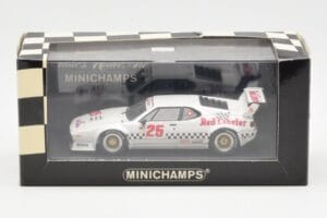 BMW M1 IMSA #25 Red Lobster Cowart / Miller LA Times Grand Prix Winner 1981 Minichamps 1:43 430812525 Kov – obrázok 4 z 4