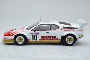 BMW M1 Motul #10 B. Darniche / A. Mahe Rally Tour de Corse 1982 IXO 1:18 18RMC114 Kov – obrázok 3 z 6