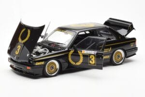 BMW M3 E30 #3 J. Richards Austrian Airlines ATCC 1987 AUTOart 1:18 88745 Kov – obrázok 2 z 8