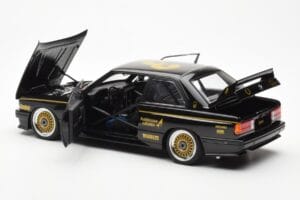 BMW M3 E30 #3 J. Richards Austrian Airlines ATCC 1987 AUTOart 1:18 88745 Kov – obrázok 5 z 8
