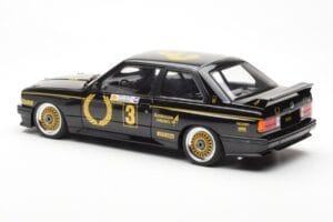 BMW M3 E30 #3 J. Richards Austrian Airlines ATCC 1987 AUTOart 1:18 88745 Kov – obrázok 7 z 8