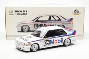 BMW M3 E30 #5 P. Brock Mobil ATCC 1988 AUTOart 1:18 88845 Kov – obrázok 8 z 8