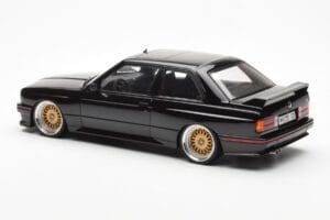 BMW M3 E30 Sport Evolution Čierny Custom Wheels AUTOart 1:18 70562 Kov – obrázok 7 z 8