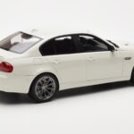 BMW M3 E90 Sedan Biely GT Spirit 1:18 - image 2 of 6