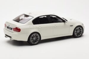BMW M3 E90 Sedan Biely GT Spirit 1:18 GT053 Živica – obrázok 2 z 6