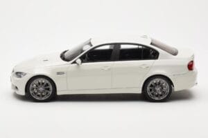 BMW M3 E90 Sedan Biely GT Spirit 1:18 GT053 Živica – obrázok 3 z 6