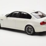 BMW M3 E90 Sedan Biely GT Spirit 1:18 - image 5 of 6