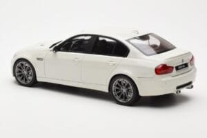 BMW M3 E90 Sedan Biely GT Spirit 1:18 GT053 Živica – obrázok 5 z 6