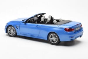 BMW M4 F83 Kabriolet Yas Marina Modrý Paragon 1:18 80432339612 Kov – obrázok 7 z 8